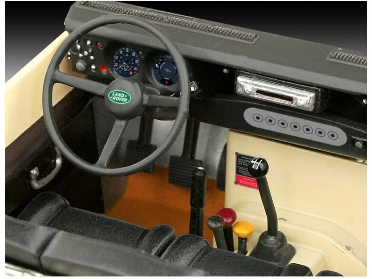 Baksas Surenkami modeliai Revell - Land Rover Series III LWB Commercial