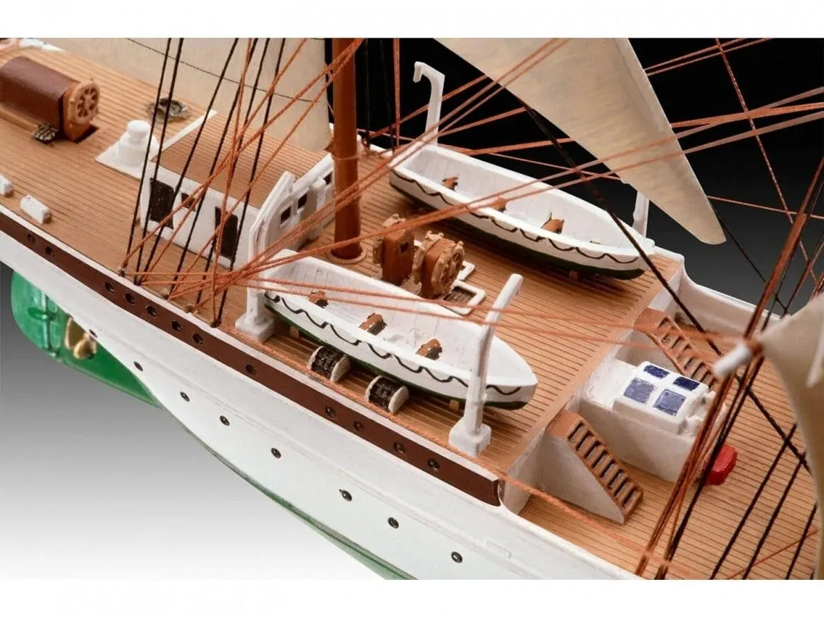 Baksas Surenkami modeliai Revell - Gorch Fock, 1/350