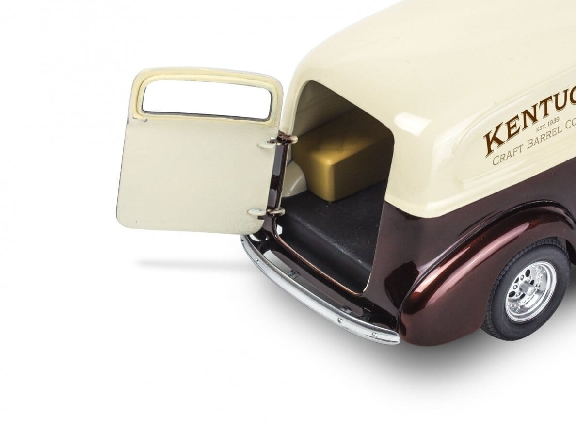 Baksas Surenkami modeliai Revell - 1939 Chevy Sedan Delivery