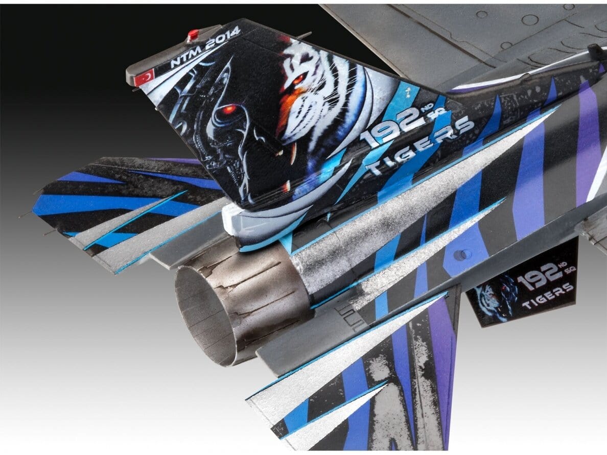 Baksas Surenkami modeliai Revell - F-16D Fighting Falcon