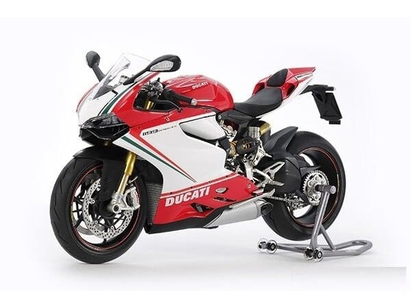 Baksas Surenkami modeliai Tamiya - Ducati 1199 Panigale S Tricolore