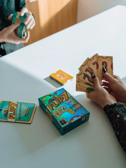 Flip 7-Stalo žaidimai-Brain Games LT