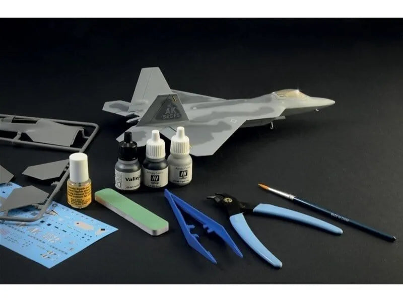 Italeri - F-22 Raptor-Surenkami modeliai-Brain Games LT