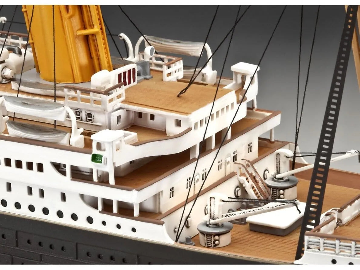 Revell - 100 Years Titanic (Spec. Edition)-Surenkami modeliai-Brain Games LT