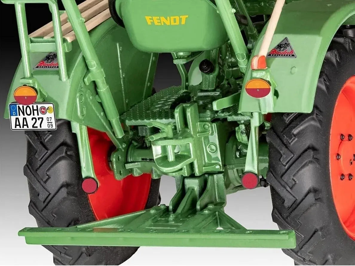 Baksas Surenkami modeliai Revell - Fendt F20 Dieselroß Tractor (Click System), 1/24