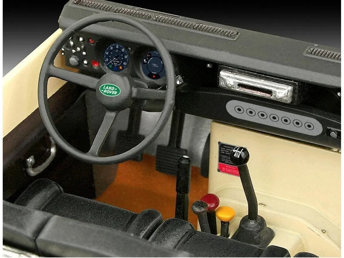 Revell - Land Rover Series III LWB-Surenkami modeliai-Brain Games LT
